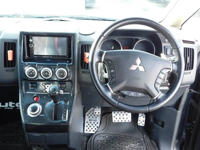 2007 Honda Stepwagon JDM car for sale — photo 3 of 8
