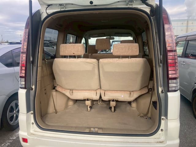 2005 Honda Stepwagon JDM car for sale — photo 6 of 8