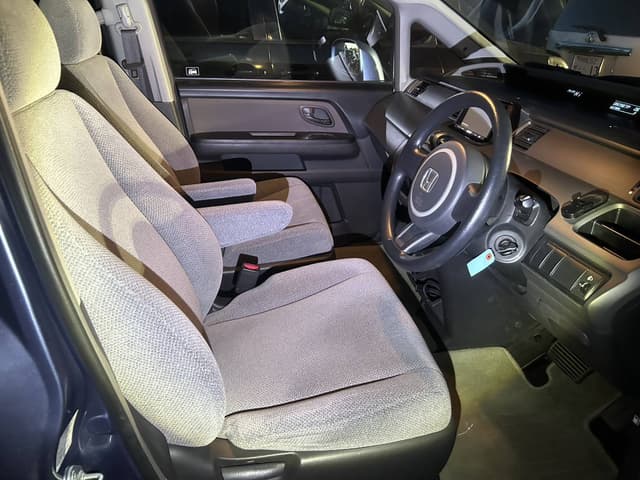 2006 Honda Stepwagon JDM car for sale — photo 4 of 8