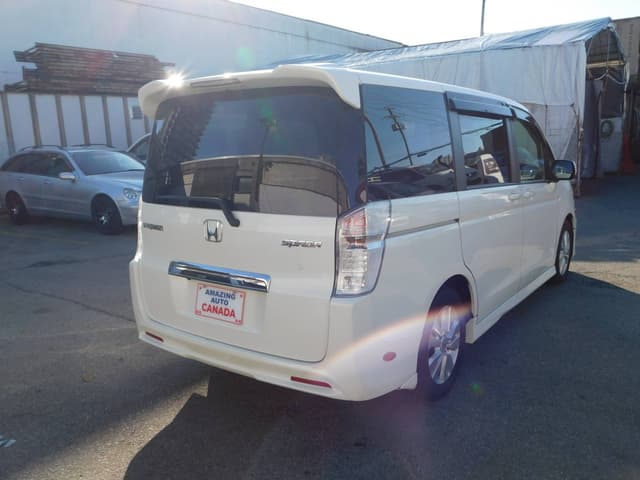 2010 Honda Stepwagon JDM car for sale — photo 2 of 8