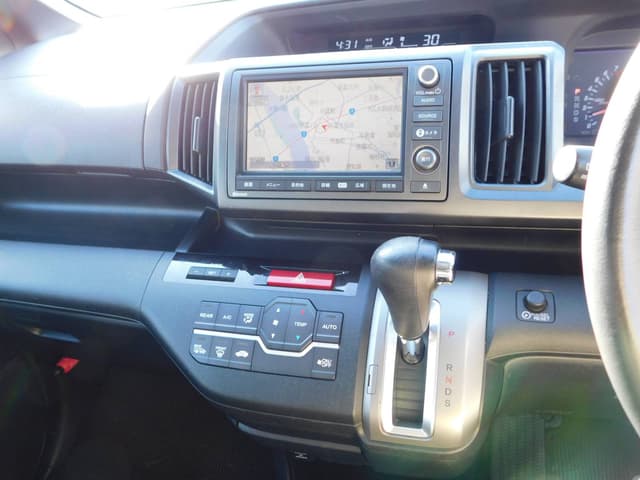 2010 Honda Stepwagon JDM car for sale — photo 6 of 8