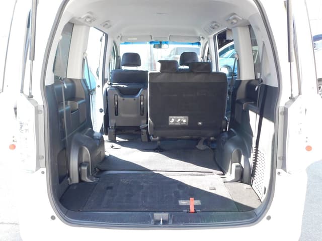 2010 Honda Stepwagon JDM car for sale — photo 7 of 8