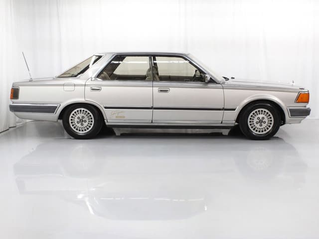 1983 Nissan Gloria JDM car for sale — photo 8 of 25