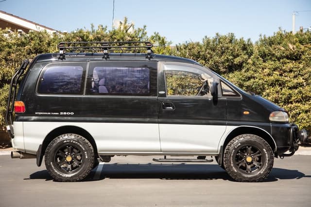 1994 Mitsubishi Delica JDM car for sale — photo 13 of 25