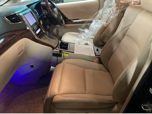 2009 Toyota Vellfire JDM car for sale — photo 4 of 13