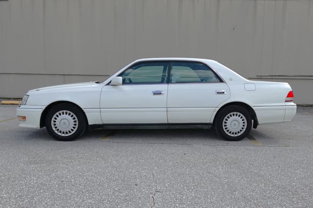 1998 Toyota Crown JDM car for sale — photo 9 of 17