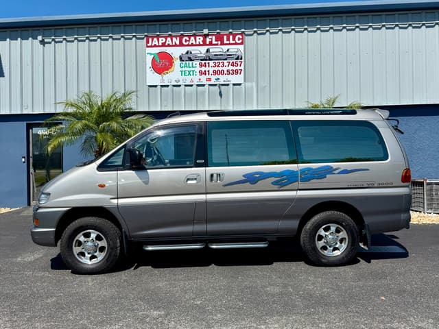 1998 Mitsubishi Delica JDM car for sale — photo 10 of 23
