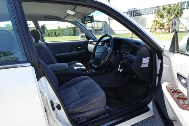 1997 Toyota Crown JDM car for sale — photo 10 of 16