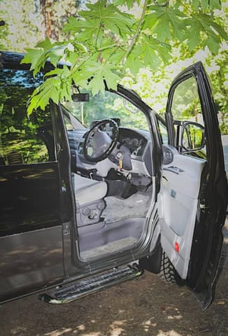 1996 Mitsubishi Delica JDM car for sale — photo 11 of 13