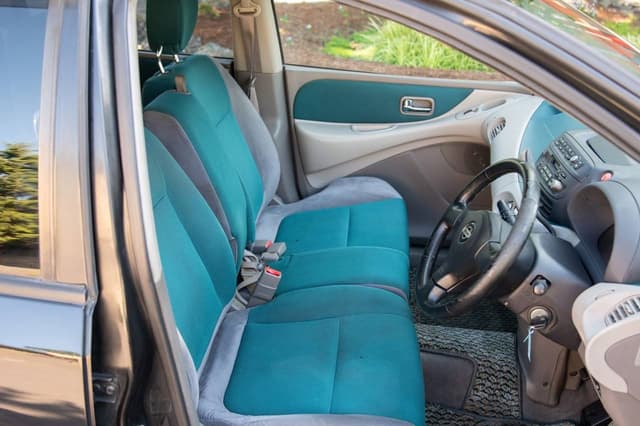 1999 Nissan Tino JDM car for sale — photo 13 of 23