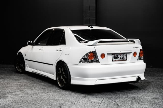 1999 Toyota Altezza JDM car for sale — photo 8 of 10