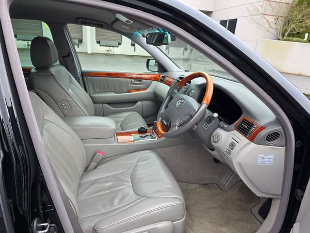 2001 Toyota Celsior JDM car for sale — photo 11 of 14