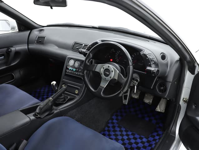 1992 Nissan Skyline JDM car for sale — photo 9 of 10
