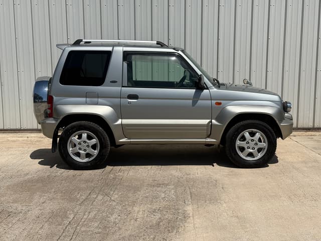 1997 Mitsubishi Pajero JDM car for sale — photo 2 of 19