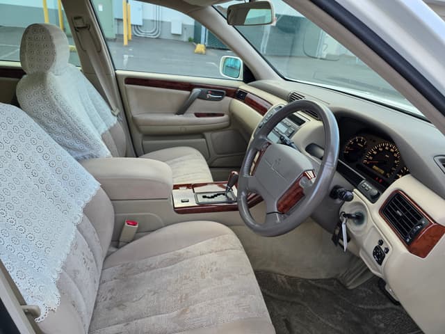 1999 Toyota Crown JDM car for sale — photo 11 of 13