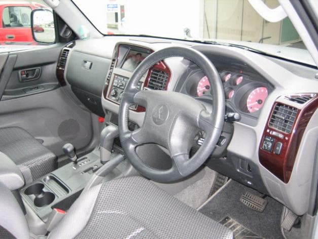 2000 Mitsubishi Pajero JDM car for sale — photo 3 of 3