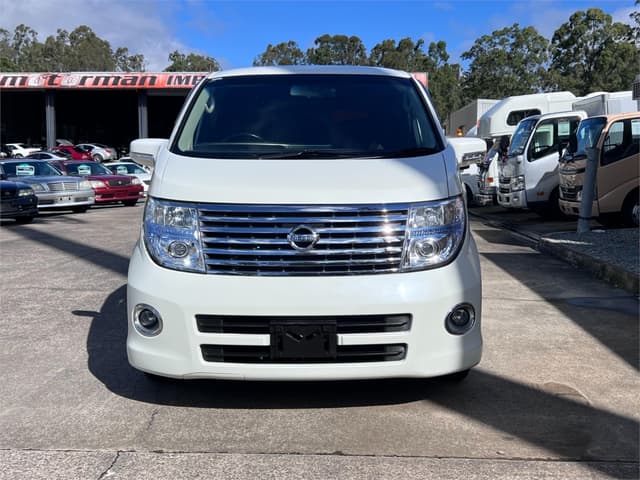 2006 Nissan Elgrand JDM car for sale — photo 2 of 16