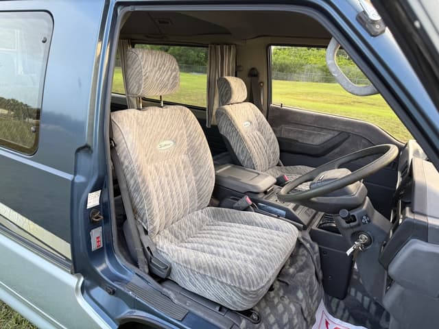 1993 Mitsubishi Delica JDM car for sale — photo 2 of 16