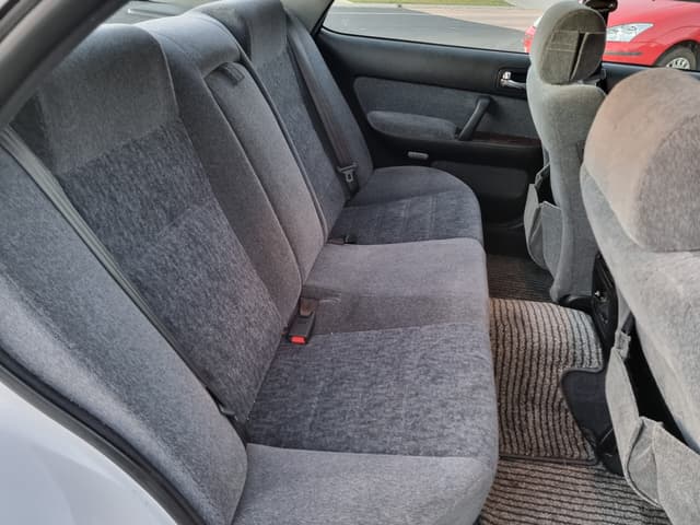 1995 Nissan Gloria JDM car for sale — photo 6 of 10