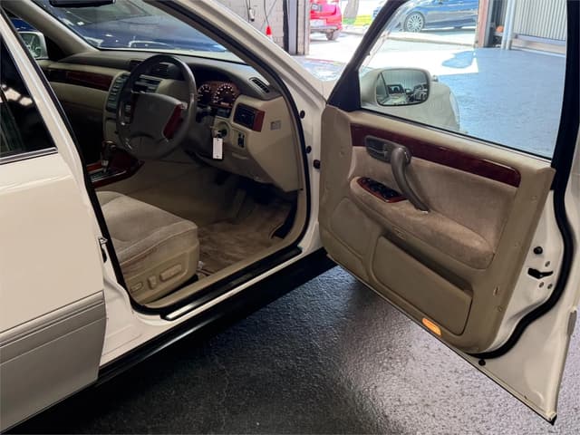 1999 Toyota Crown JDM car for sale — photo 6 of 19