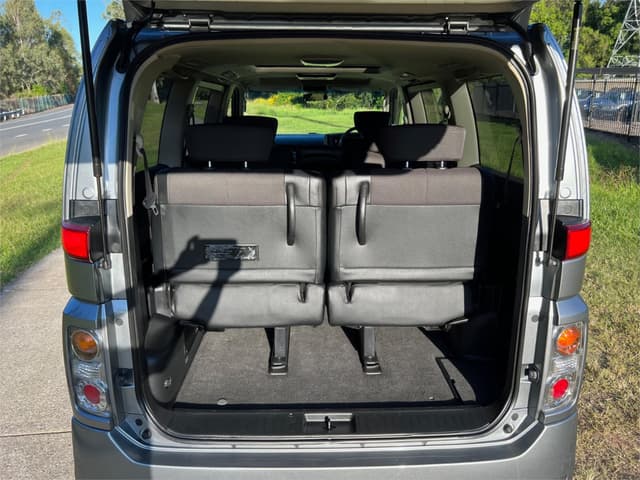 2005 Nissan Elgrand JDM car for sale — photo 15 of 15