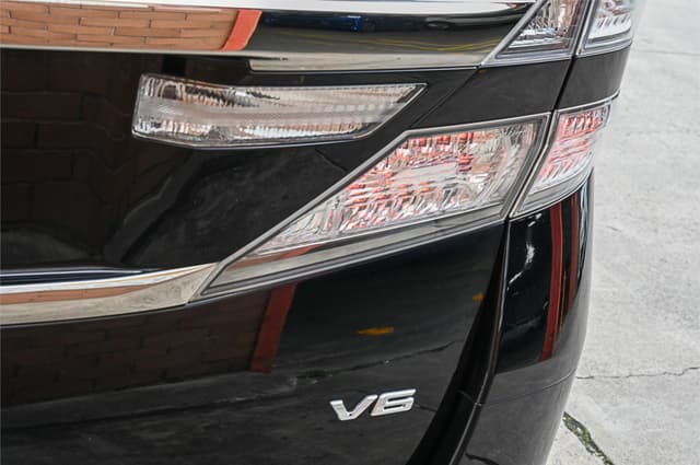 2011 Toyota Vellfire JDM car for sale — photo 15 of 25