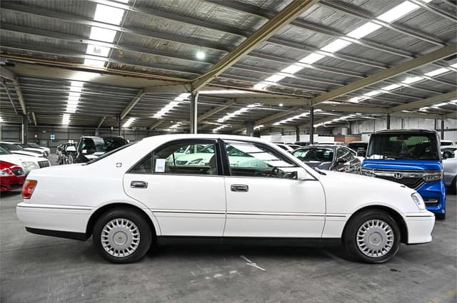 2000 Toyota Crown JDM car for sale — photo 9 of 10