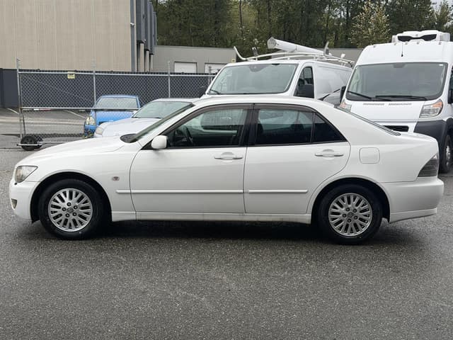 2005 Toyota Altezza JDM car for sale — photo 4 of 18