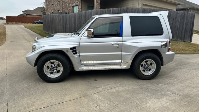 1998 Mitsubishi Pajero JDM car for sale — photo 2 of 25