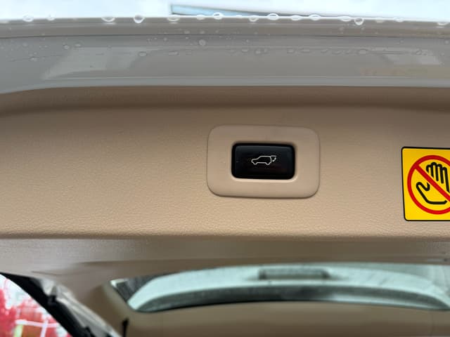 2010 Toyota Vellfire JDM car for sale — photo 10 of 21