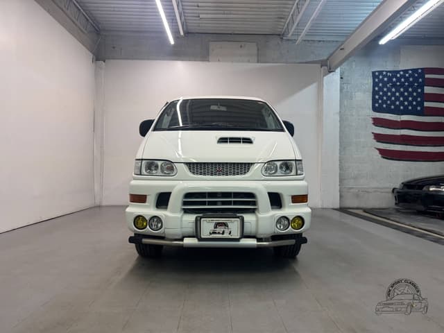 2000 Mitsubishi Delica JDM car for sale — photo 5 of 25