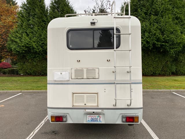 1996 Isuzu Elf JDM car for sale — photo 5 of 10
