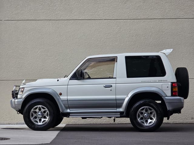 1997 Mitsubishi Pajero JDM car for sale — photo 18 of 25