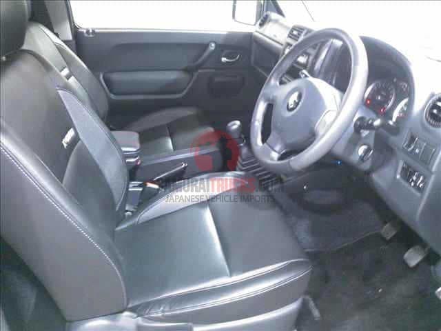 2011 Suzuki Jimny JDM car for sale — photo 4 of 7