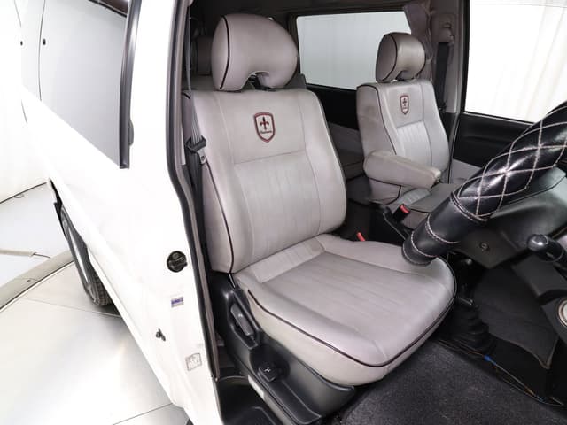 1998 Mitsubishi Delica JDM car for sale — photo 17 of 25