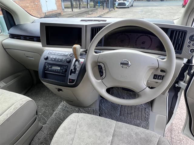2003 Nissan Elgrand JDM car for sale — photo 12 of 16