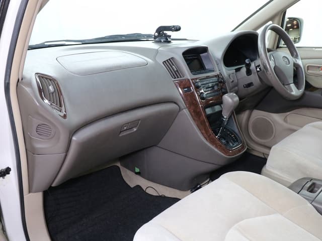 1998 Toyota Harrier JDM car for sale — photo 15 of 25