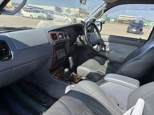 1996 Toyota Hilux Surf JDM car for sale — photo 4 of 8