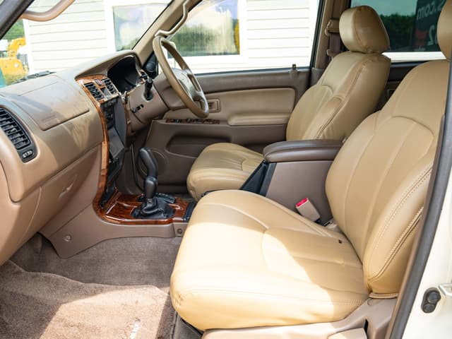 2000 Toyota Hilux Surf JDM car for sale — photo 13 of 14