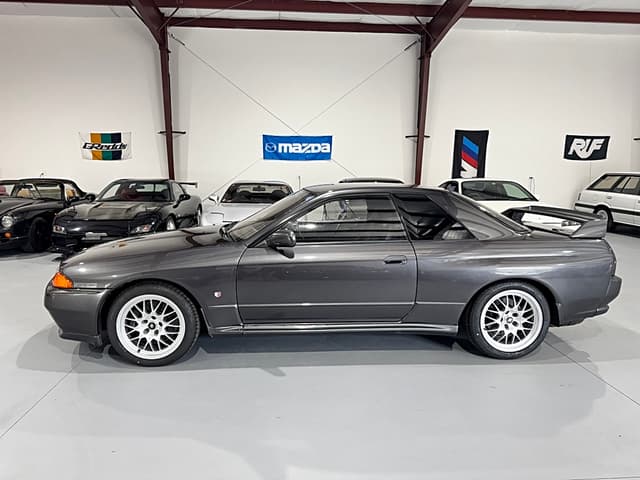 1993 Nissan Skyline JDM car for sale — photo 2 of 25