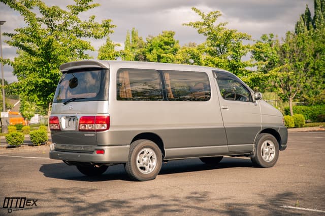 2001 Toyota Regius JDM car for sale — photo 10 of 25