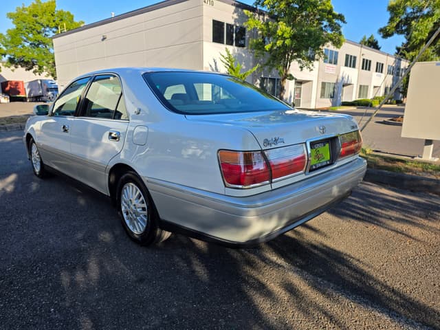 1999 Toyota Crown JDM car for sale — photo 3 of 13