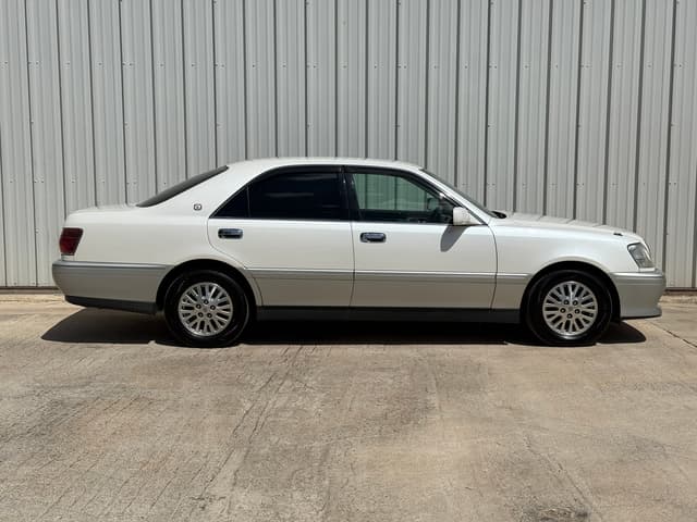 2000 Toyota Crown JDM car for sale — photo 2 of 20