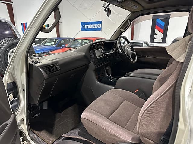2000 Toyota HiAce JDM car for sale — photo 16 of 18