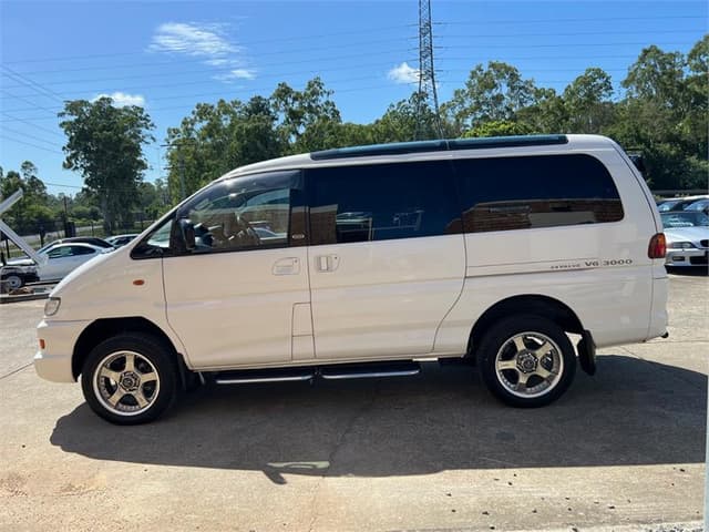 2001 Mitsubishi Delica JDM car for sale — photo 9 of 10