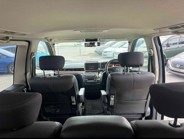 2005 Nissan Elgrand JDM car for sale — photo 8 of 13