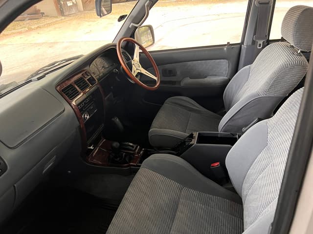 1996 Toyota Hilux Surf JDM car for sale — photo 6 of 10