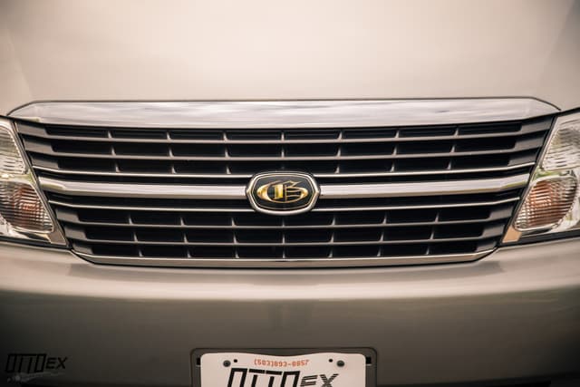 2001 Toyota Granvia JDM car for sale — photo 19 of 25