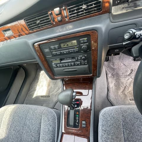 1998 Toyota Crown JDM car for sale — photo 8 of 12