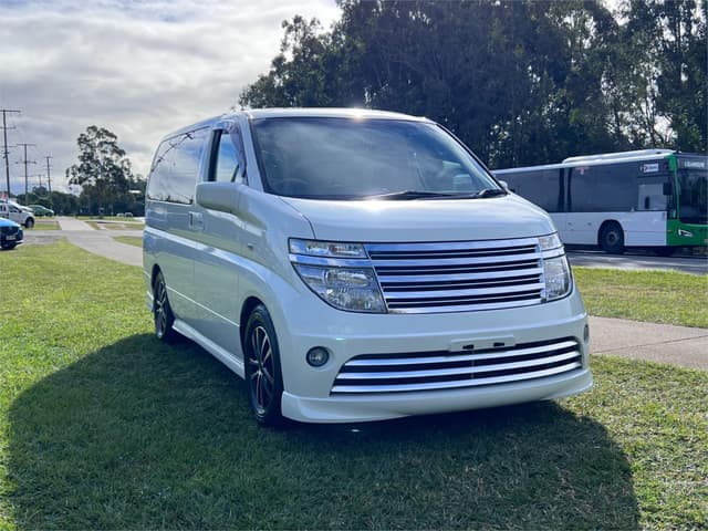 2004 Nissan Elgrand JDM car for sale — photo 3 of 16